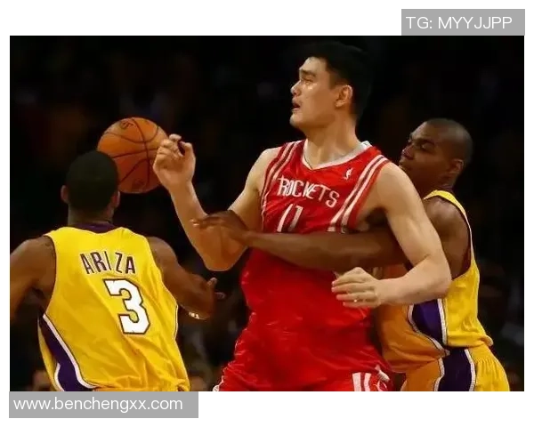 姚明在NBA赛场的辉煌时刻与传奇生涯回顾